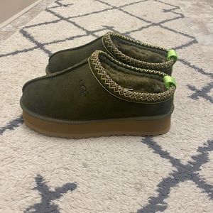 Green platform tazz uggs